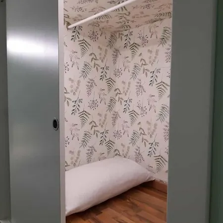 I Vacanzieri ゲストハウス アヴォラ